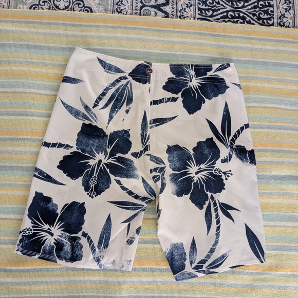⭐ Quicksilver Hibiscus Navy/White Boardshorts Size 36 - Picture 6 of 9